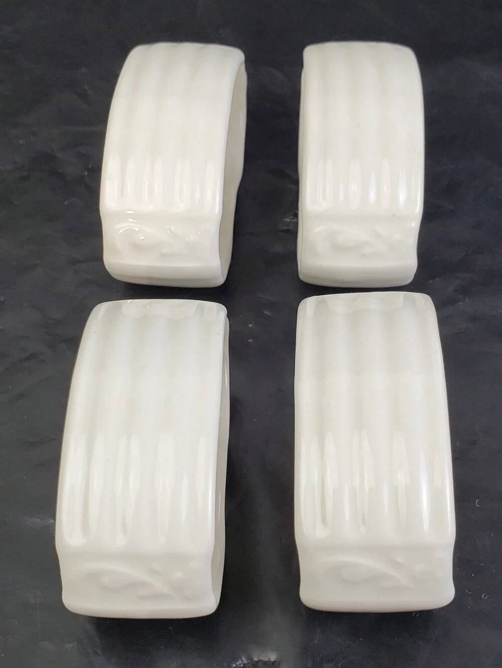 Mikasa Italian Countryside Napkin Rings w/ Box - DD900 / 466 - Set of 4 - GUC